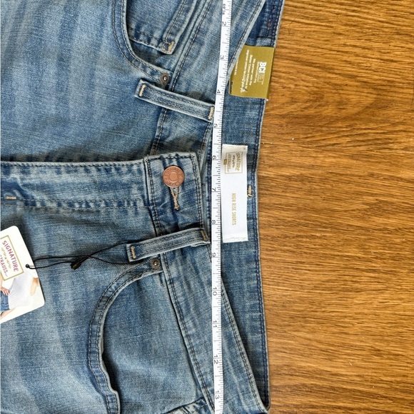 Women's Denim Shorts - Picture 4 of 9